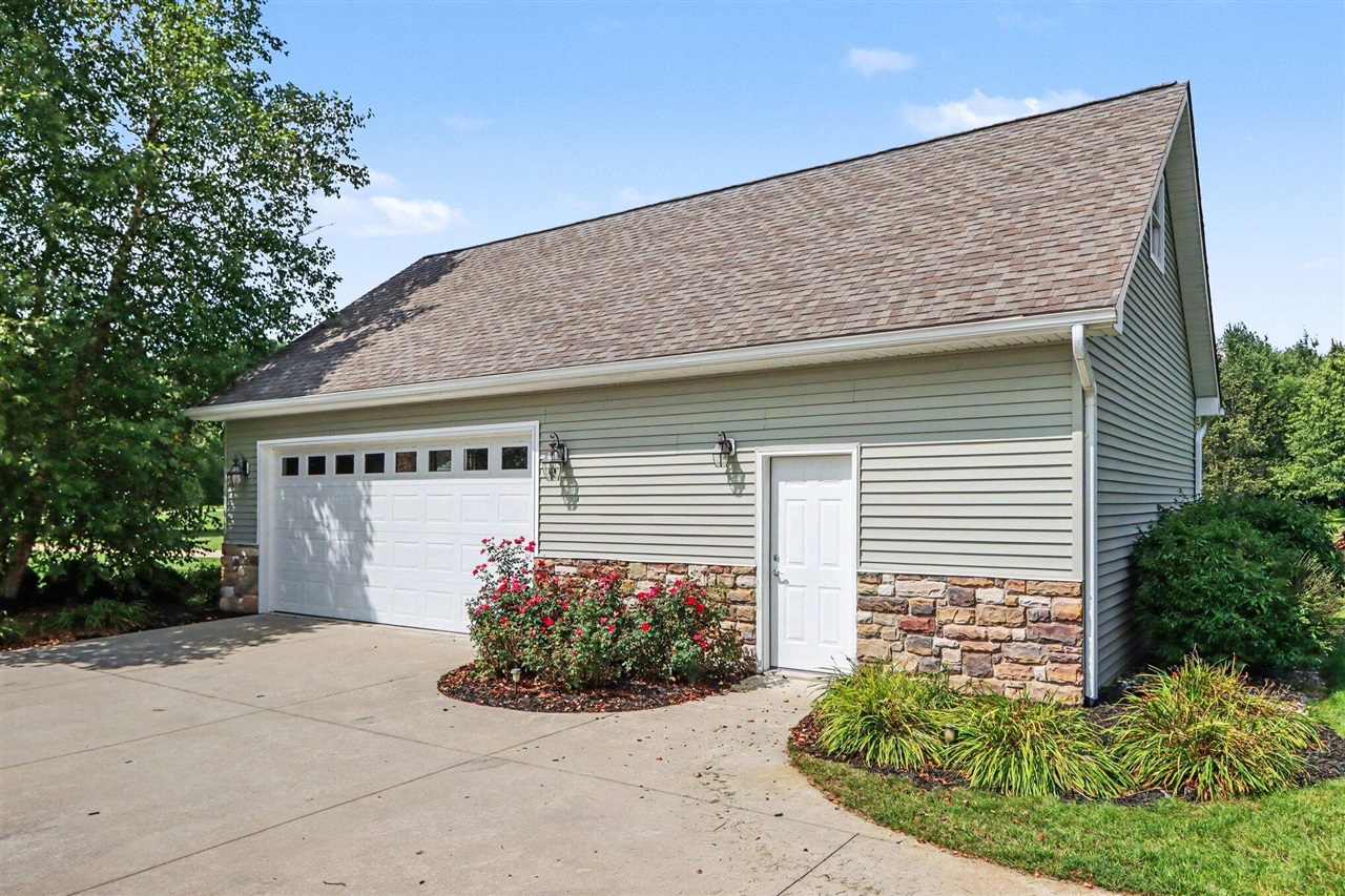 2421 Hickory Ridge Property Photo 4