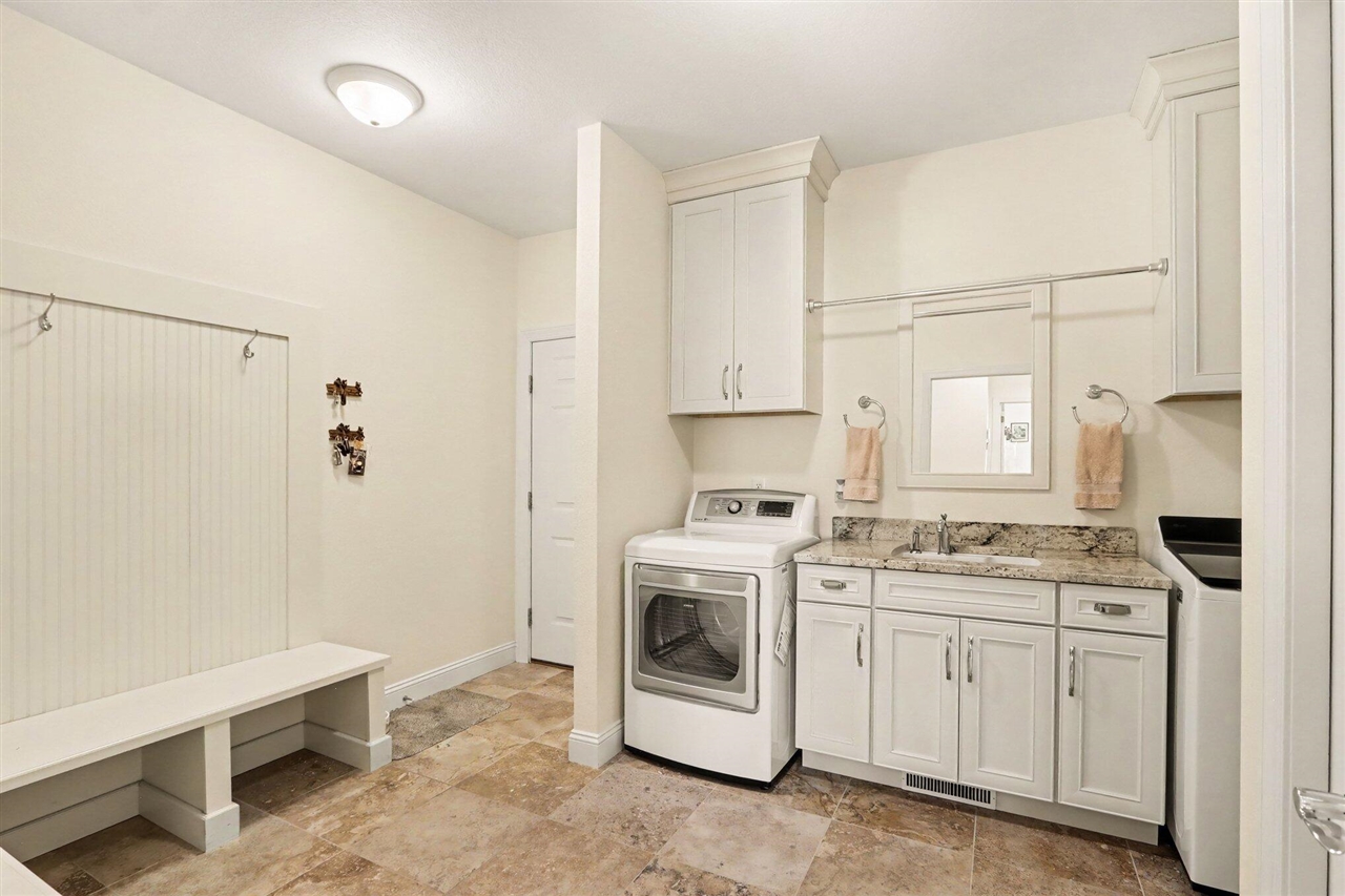 2421 Hickory Ridge Property Photo 11