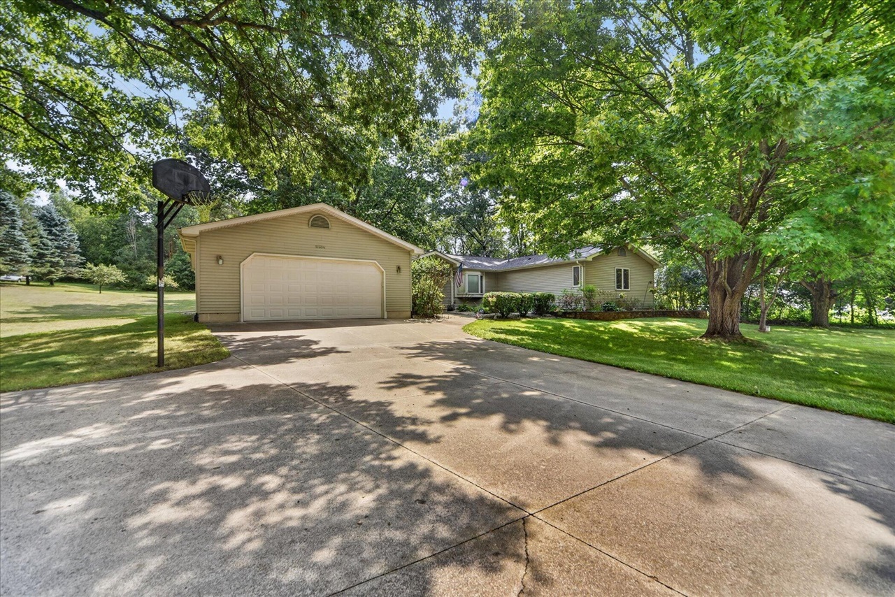 17334 10 Mile Road Property Photo 1