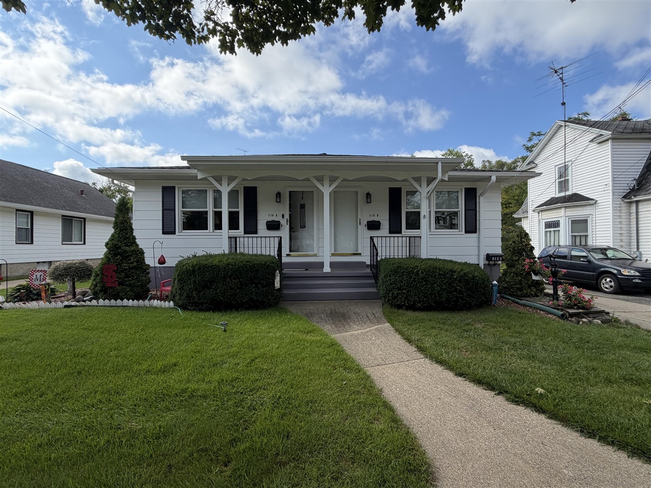 516 E Savidge Street Property Photo 4