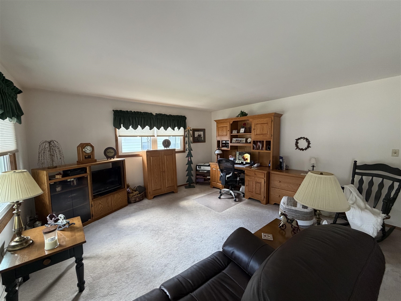 516 E Savidge Street Property Photo 7