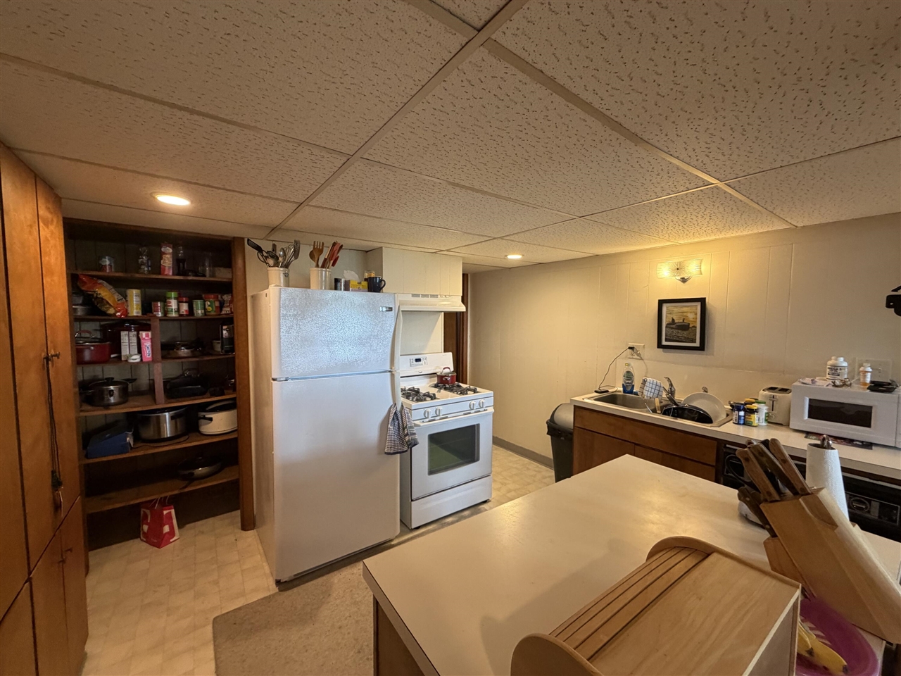 516 E Savidge Street Property Photo 14