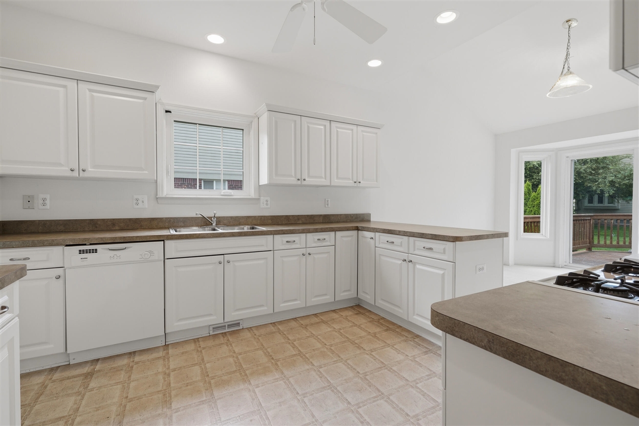 52689 Wildwood Drive Property Photo 4
