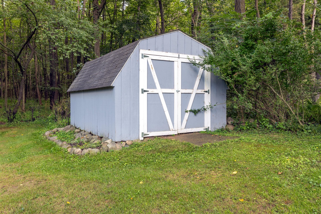 1375 E Osterhout Avenue Property Photo 31