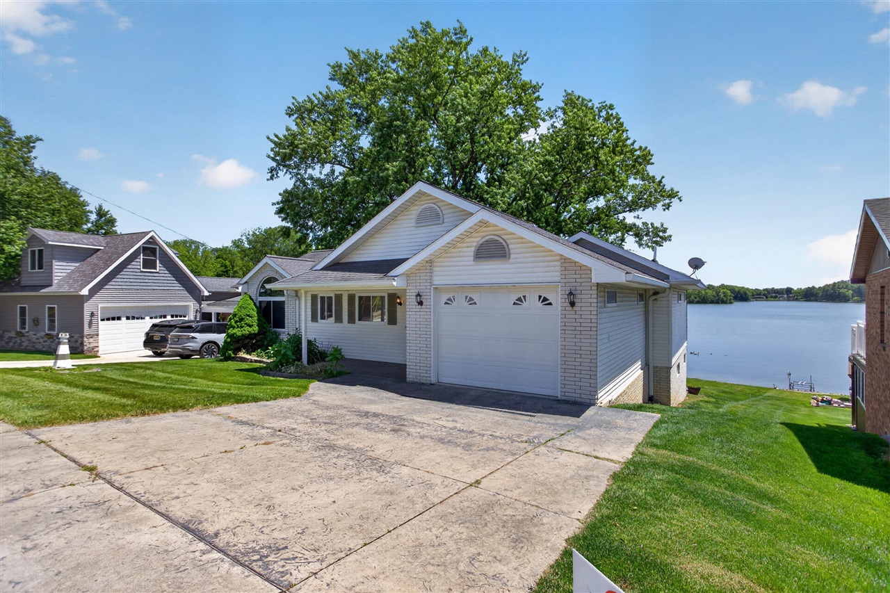 11939 Greenbriar Drive Property Photo 4