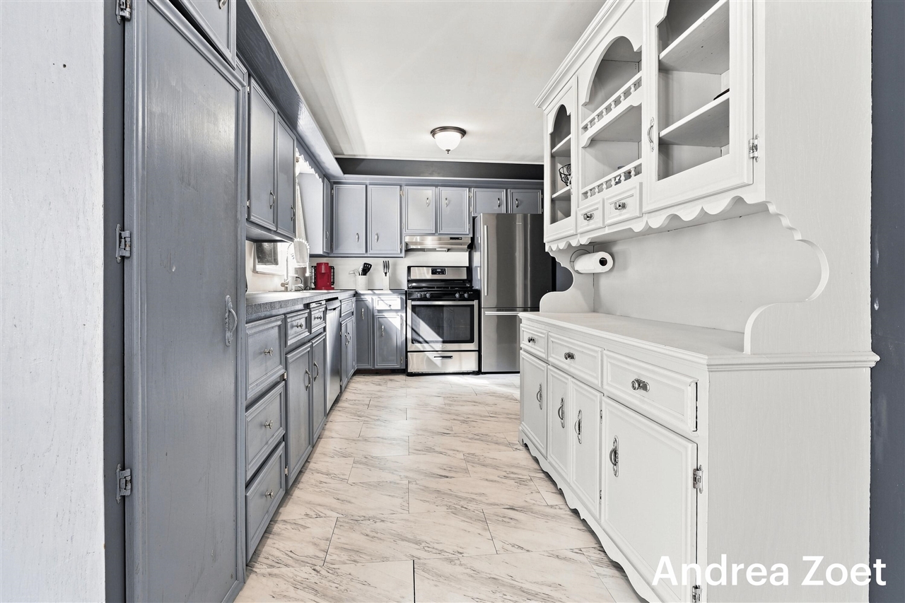 1044 Lockridge Drive Property Photo 18