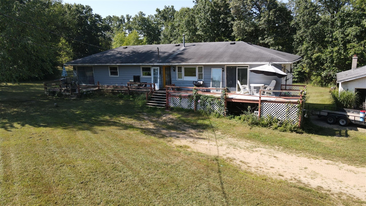 52524 Johnson Road Property Photo 2