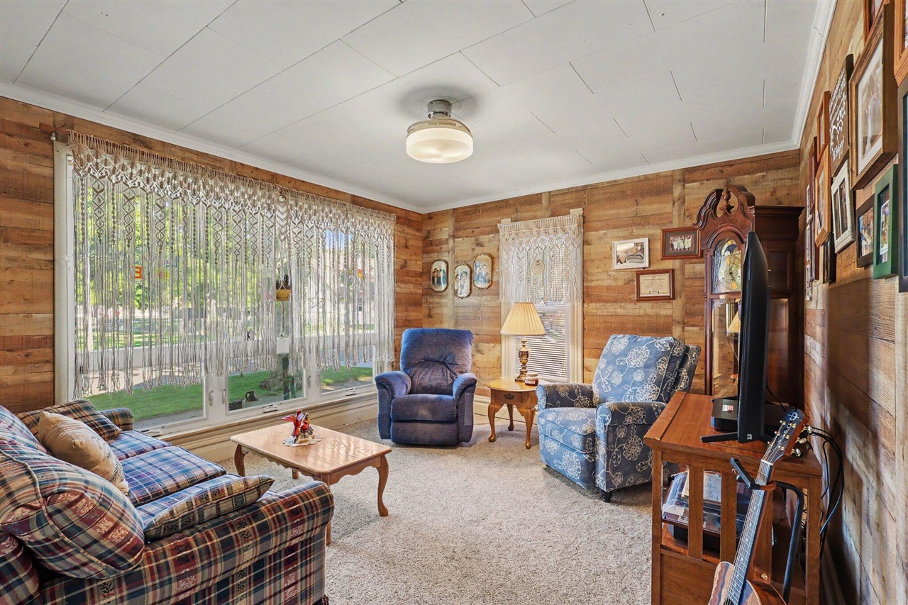 812 6th Avenue Property Photo 6