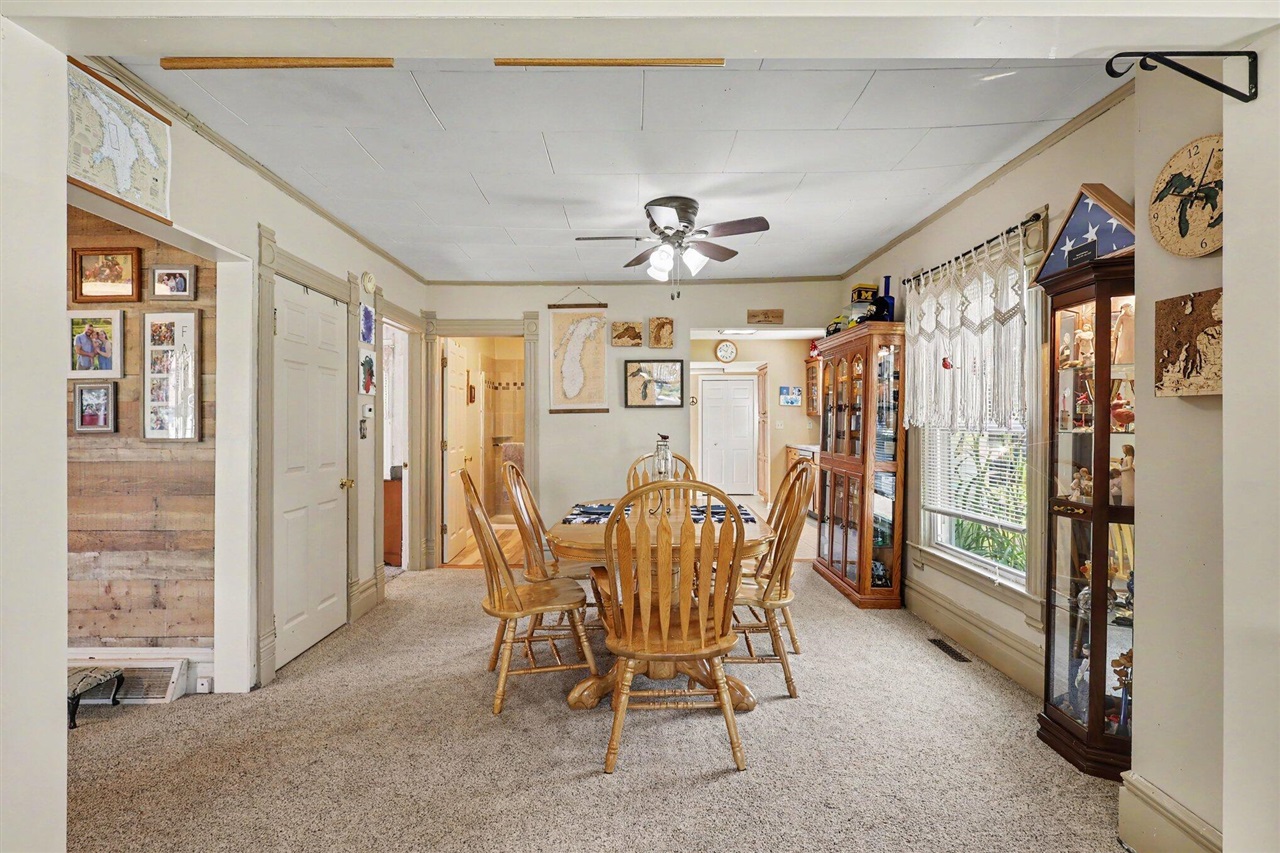 812 6th Avenue Property Photo 8