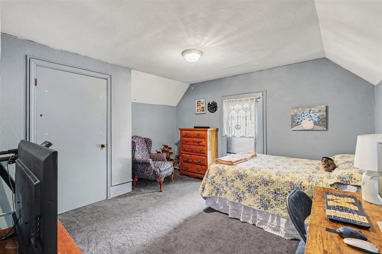 812 6th Avenue Property Photo 17