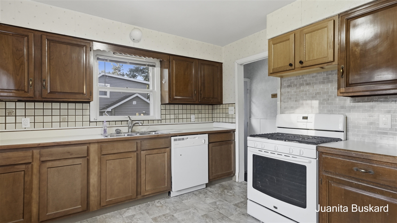 3449 Taft Avenue Property Photo 6