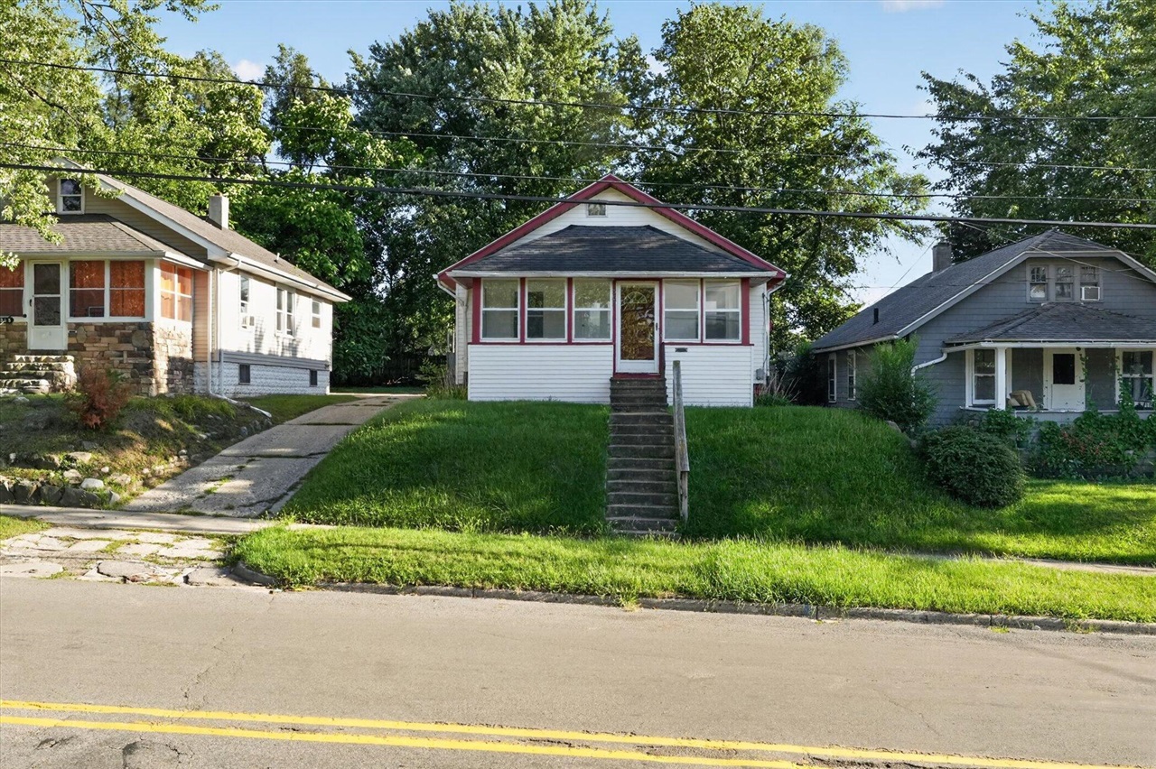 303 E Prospect Street Property Photo 6
