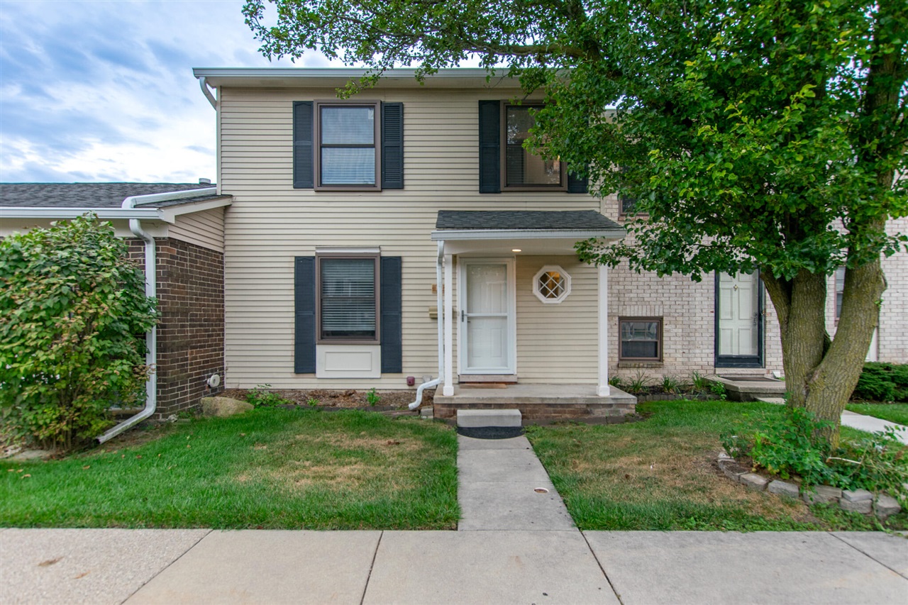 8387 Lakeview Court Property Photo 1