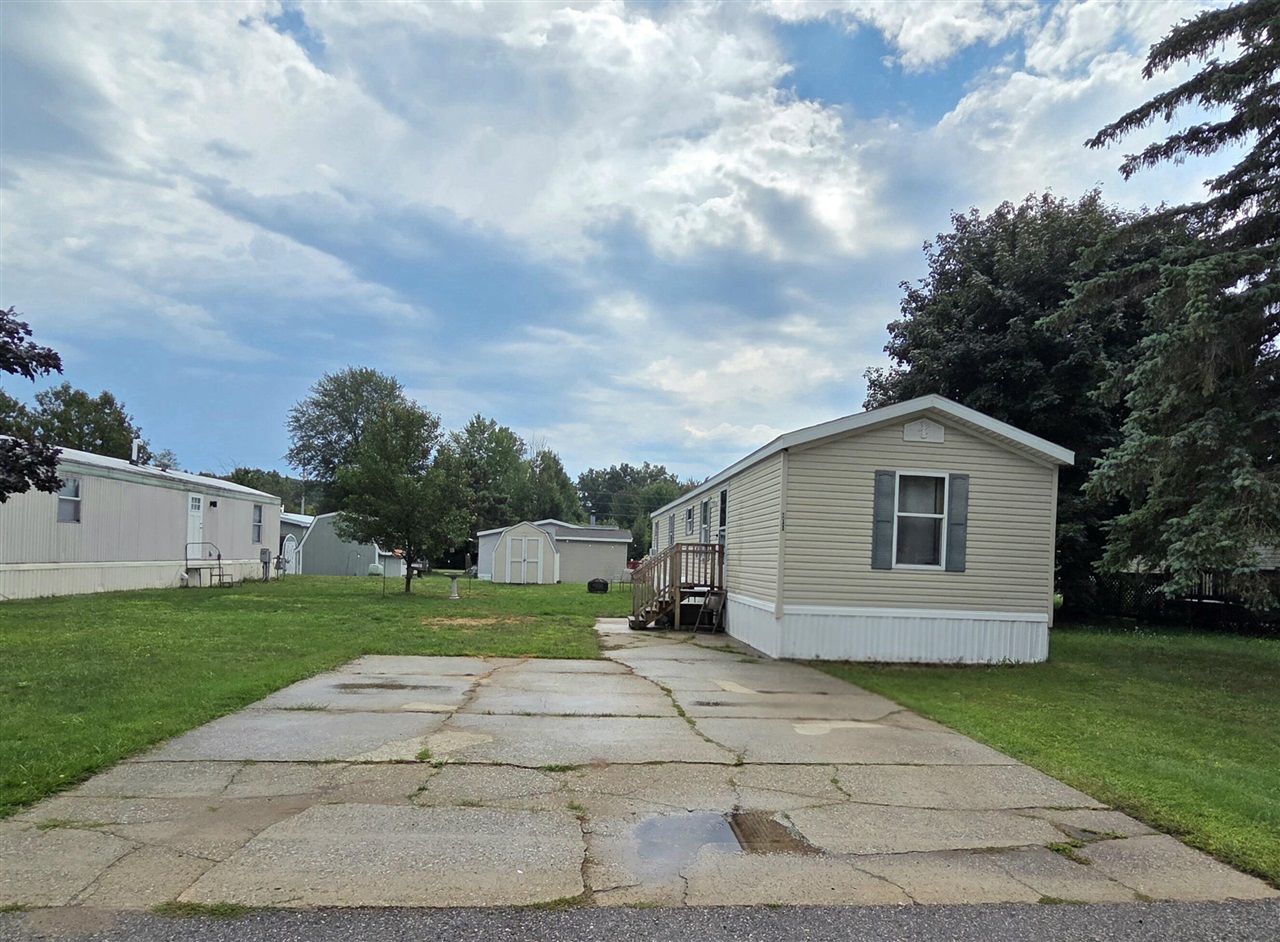 111 Maple Court Property Photo 1