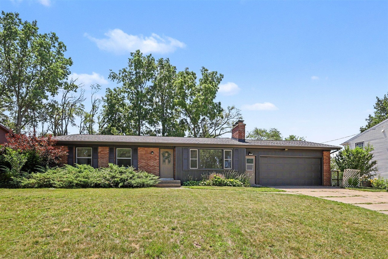 1628 Bridle Creek Street Property Photo 4