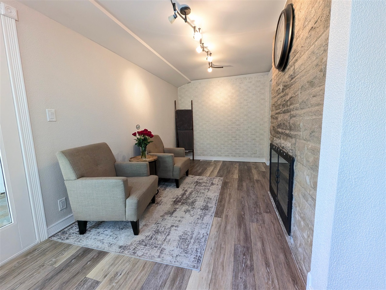201 Randolph Street Property Photo 9