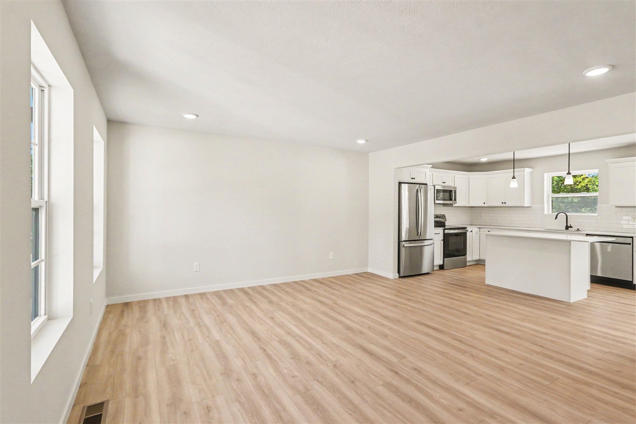 1005 Vertex Circle Property Photo 3