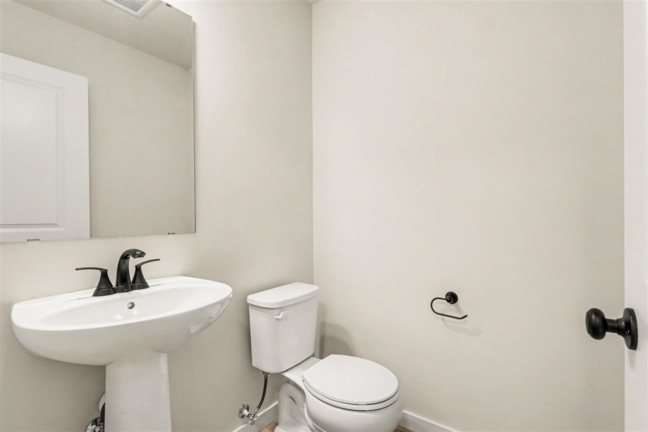 1005 Vertex Circle Property Photo 9