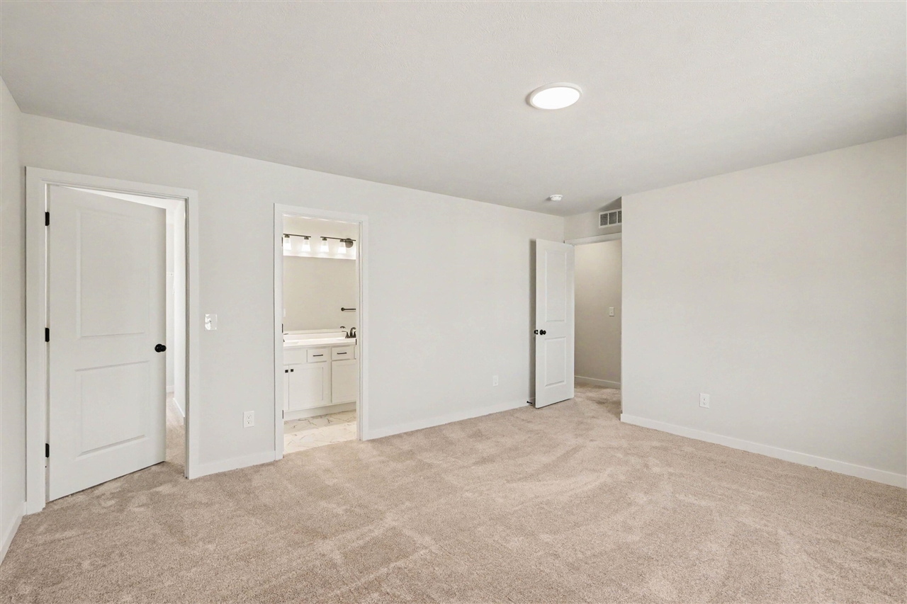1005 Vertex Circle Property Photo 12