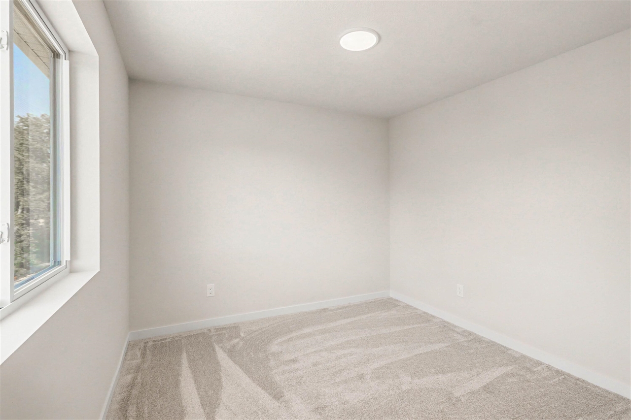 1005 Vertex Circle Property Photo 17