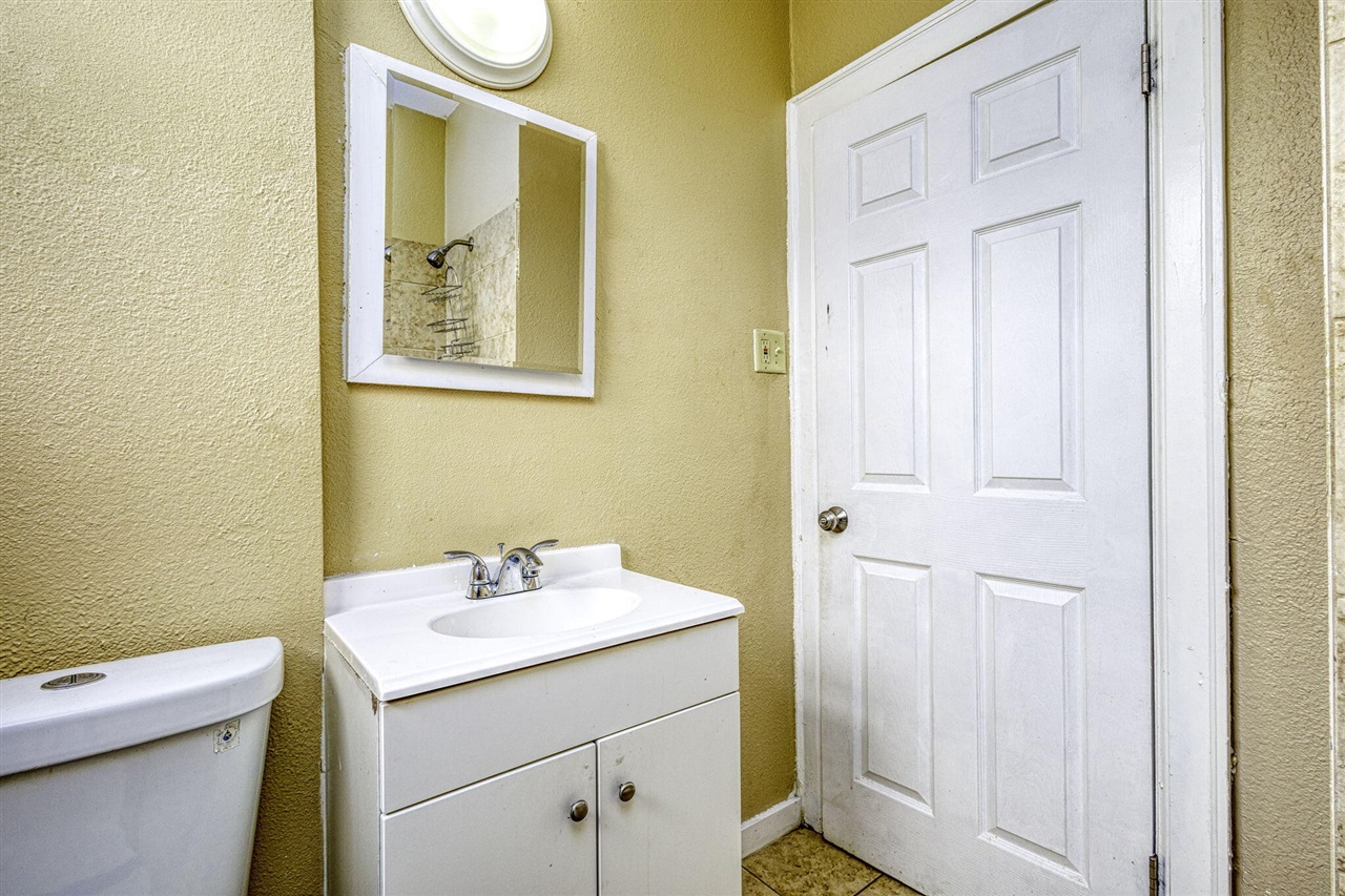 2952 Waverly Street Property Photo 3
