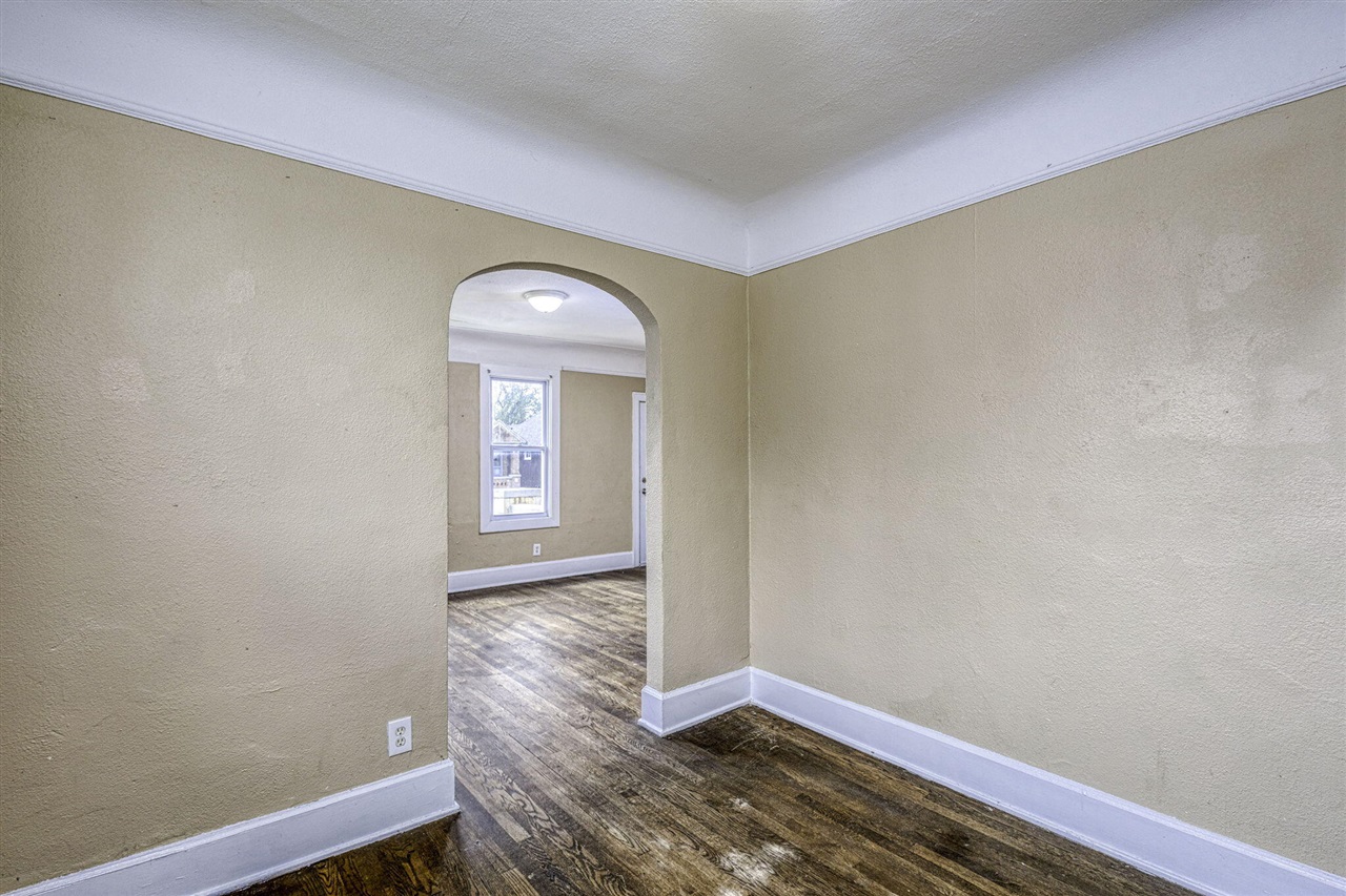 2952 Waverly Street Property Photo 6
