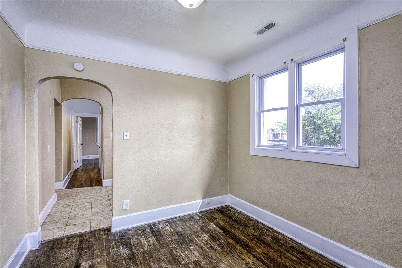 2952 Waverly Street Property Photo 7