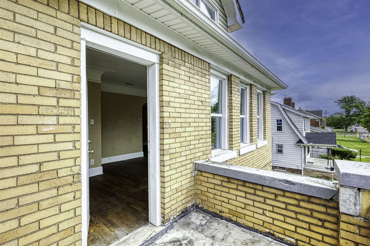 2952 Waverly Street Property Photo 8