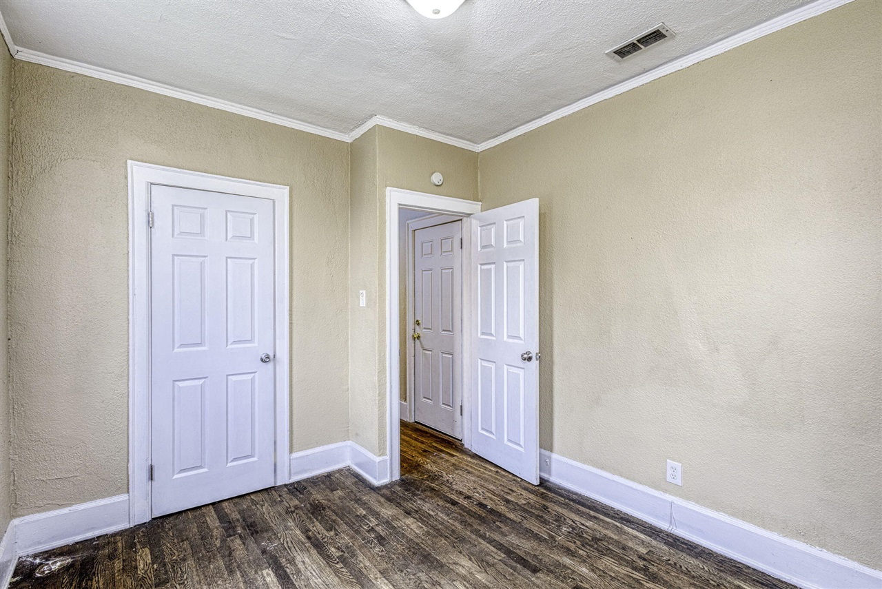 2952 Waverly Street Property Photo 14