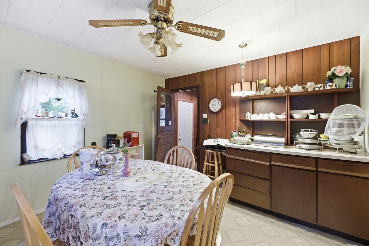 427 S Mayhew Street Property Photo 10