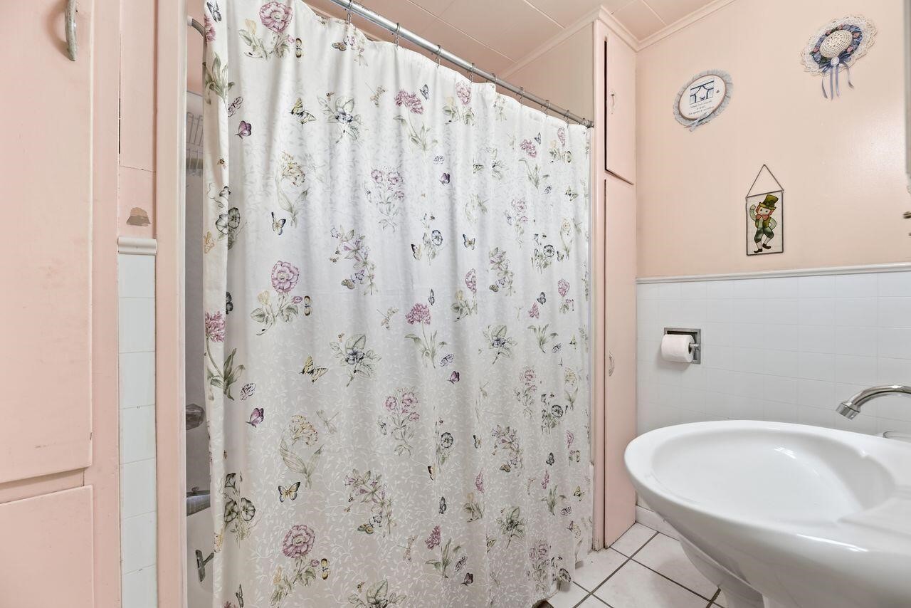 427 S Mayhew Street Property Photo 18