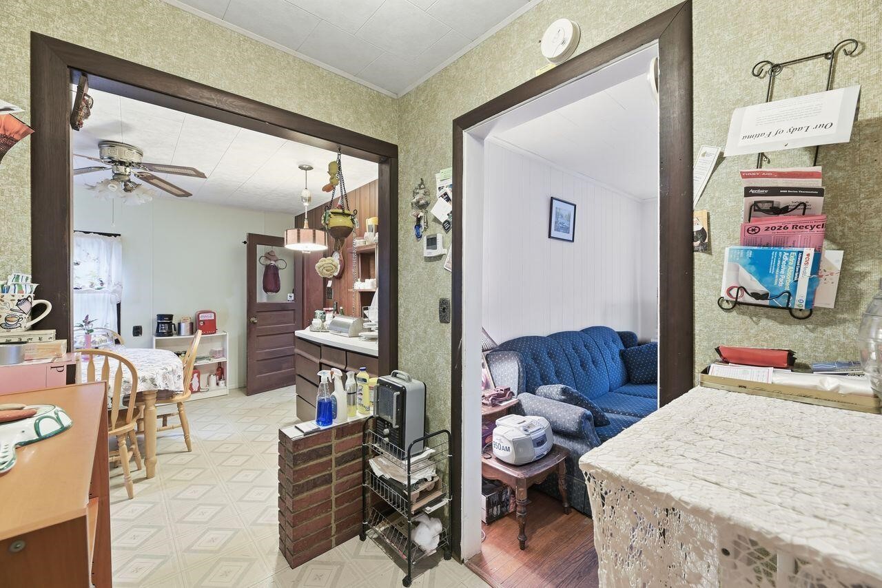 427 S Mayhew Street Property Photo 20