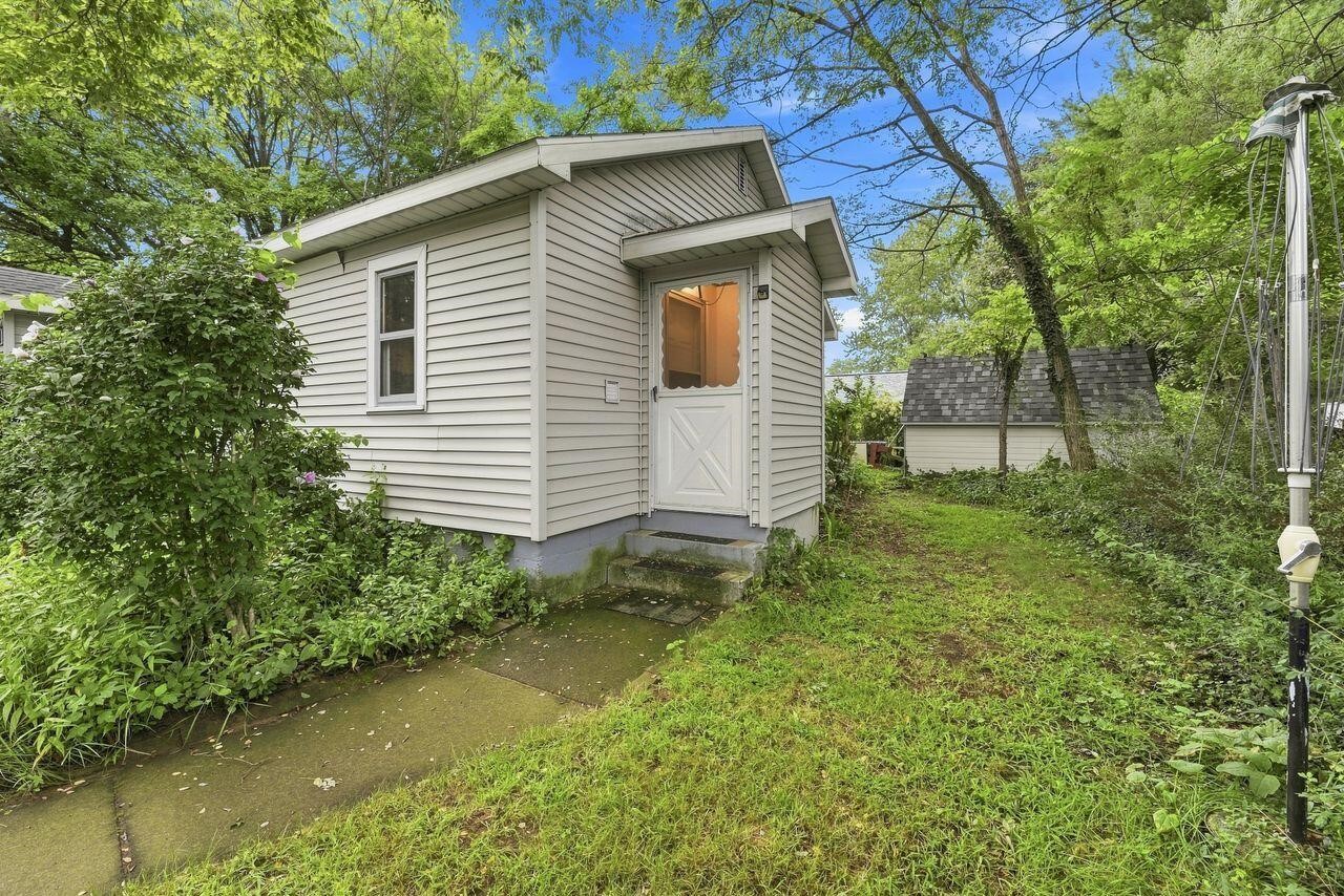 427 S Mayhew Street Property Photo 23