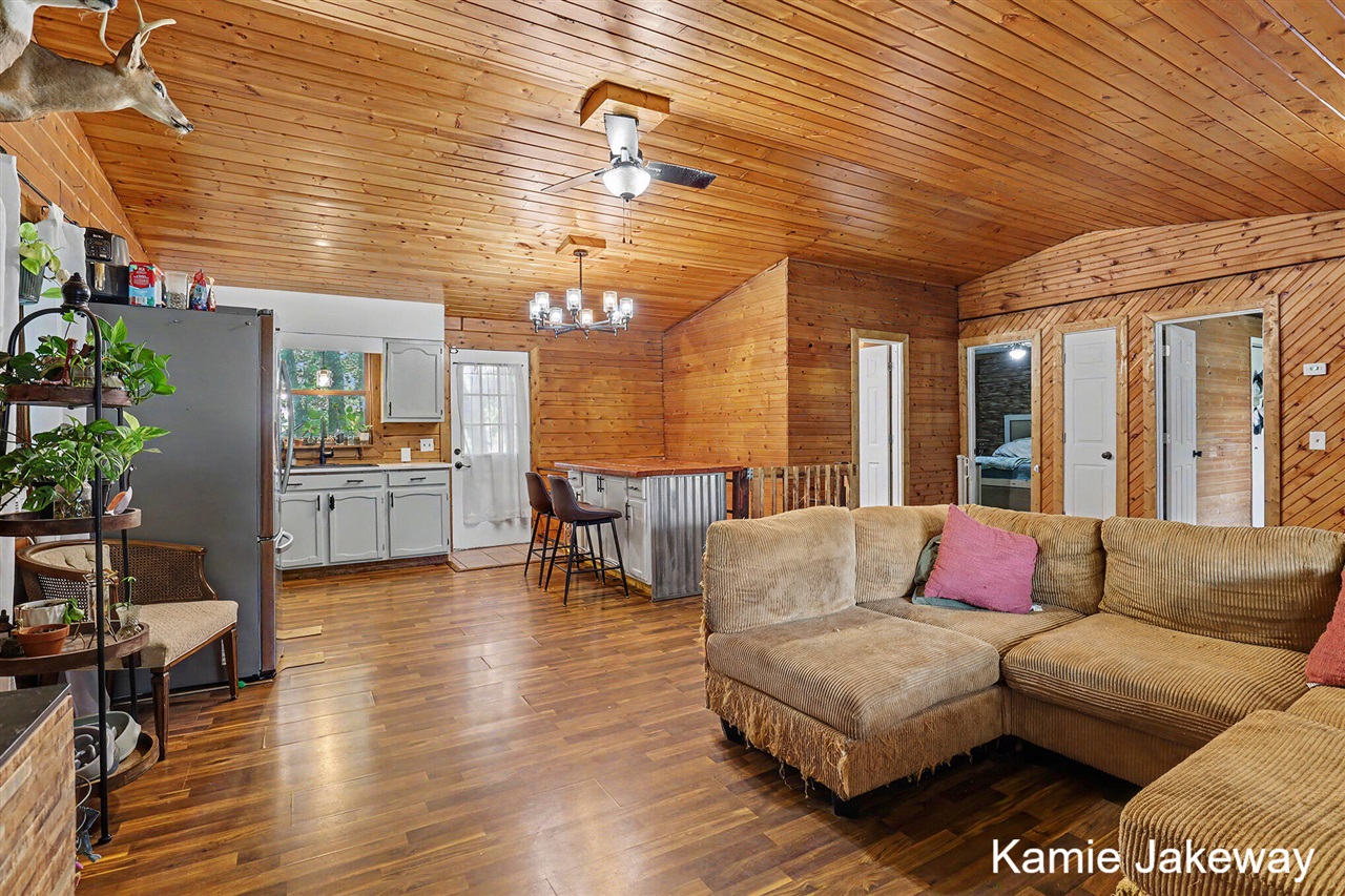 10481 Brown Road Property Photo 6