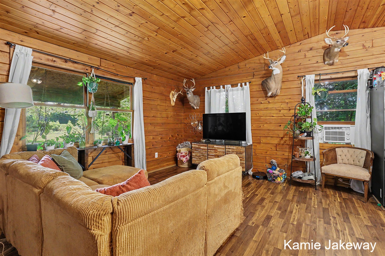 10481 Brown Road Property Photo 9
