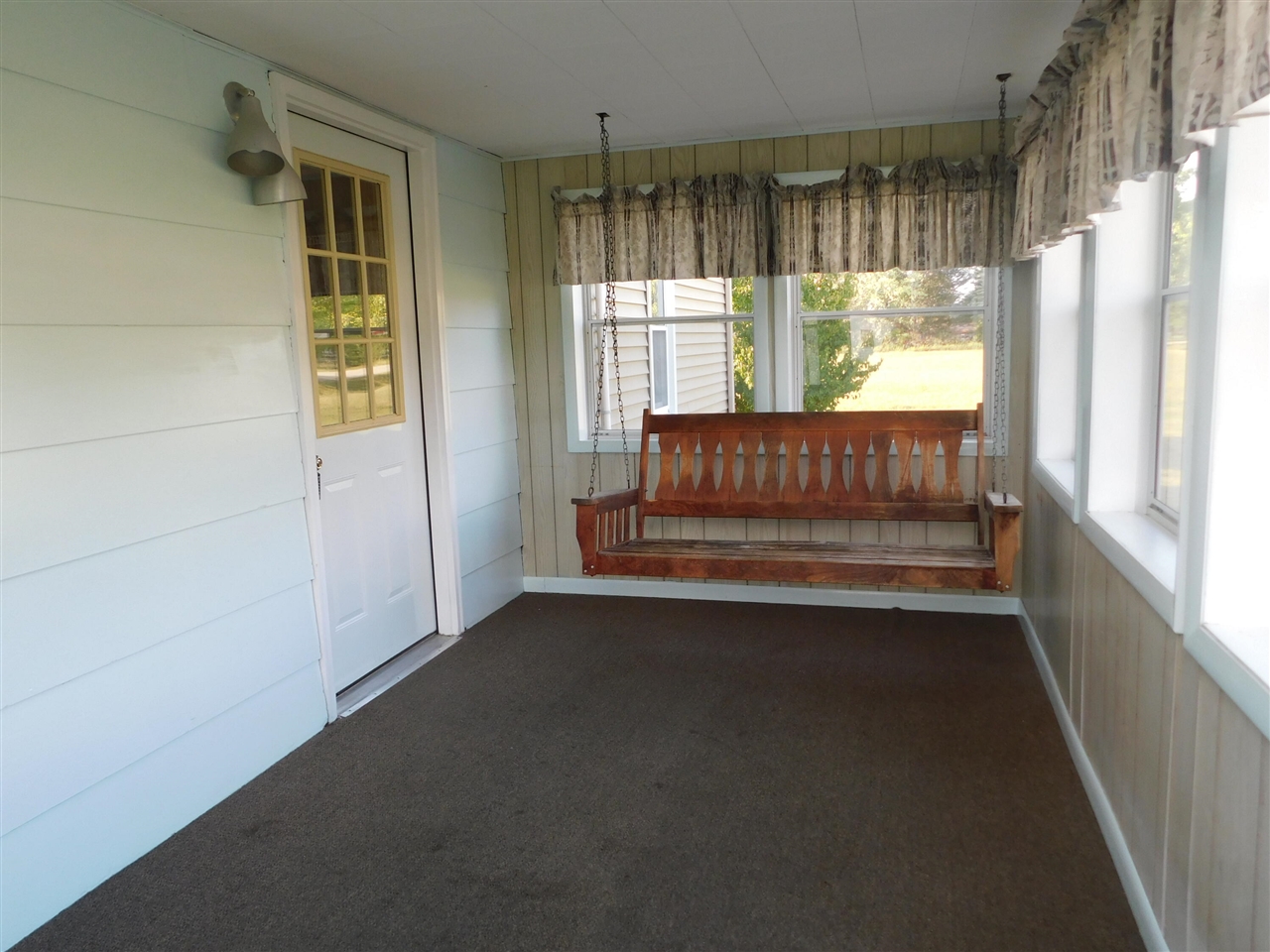 489 S Catalpa Avenue Property Photo 4