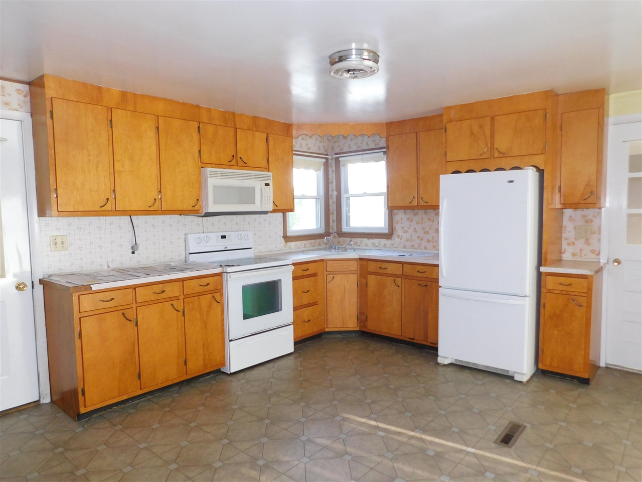 489 S Catalpa Avenue Property Photo 5