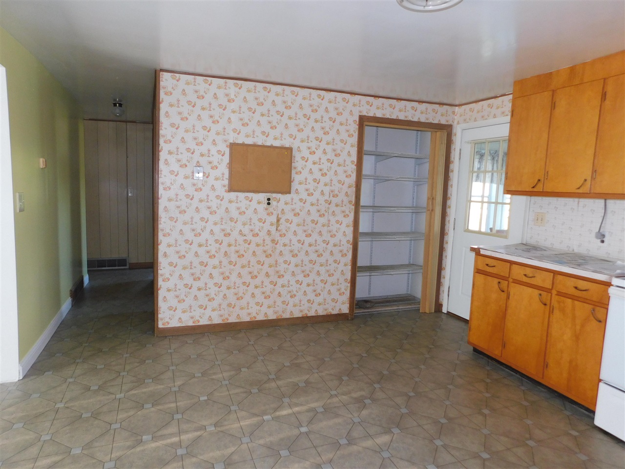 489 S Catalpa Avenue Property Photo 6