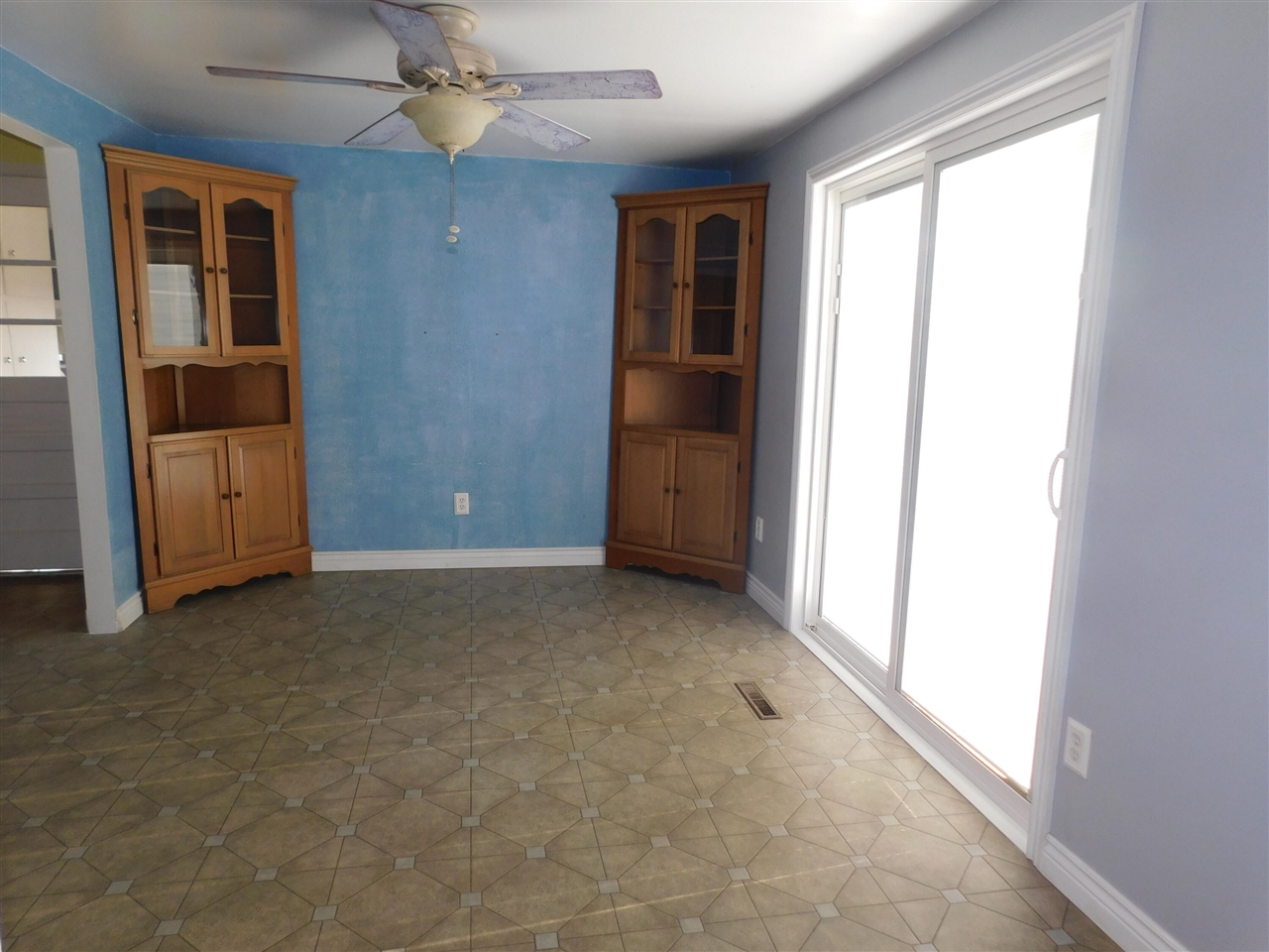 489 S Catalpa Avenue Property Photo 7