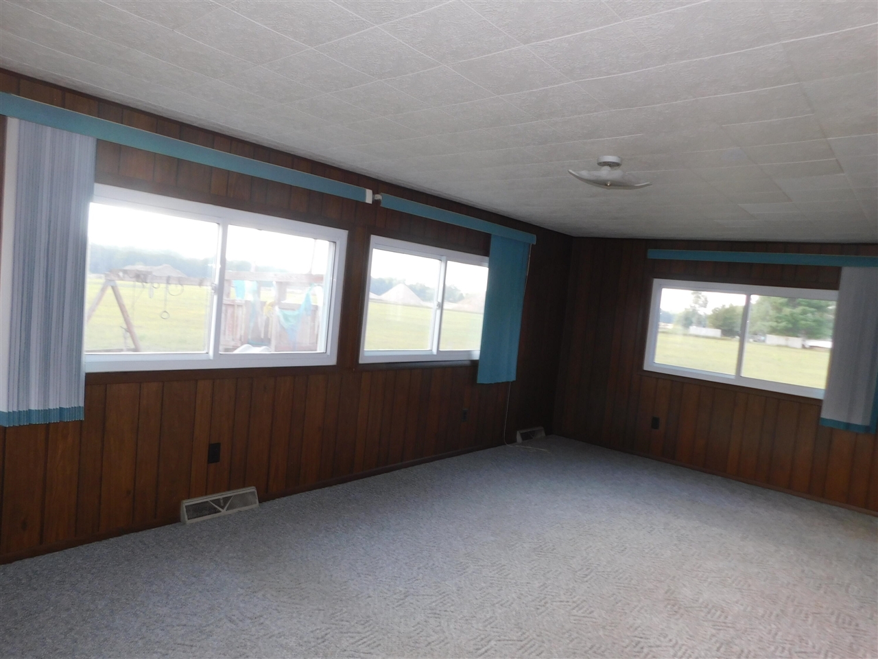 489 S Catalpa Avenue Property Photo 9