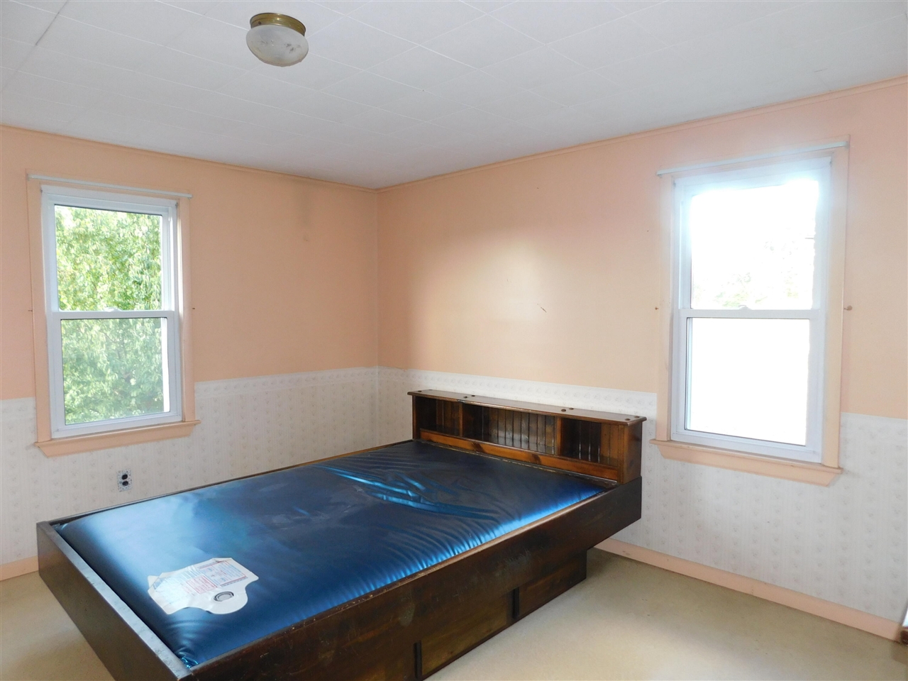 489 S Catalpa Avenue Property Photo 10