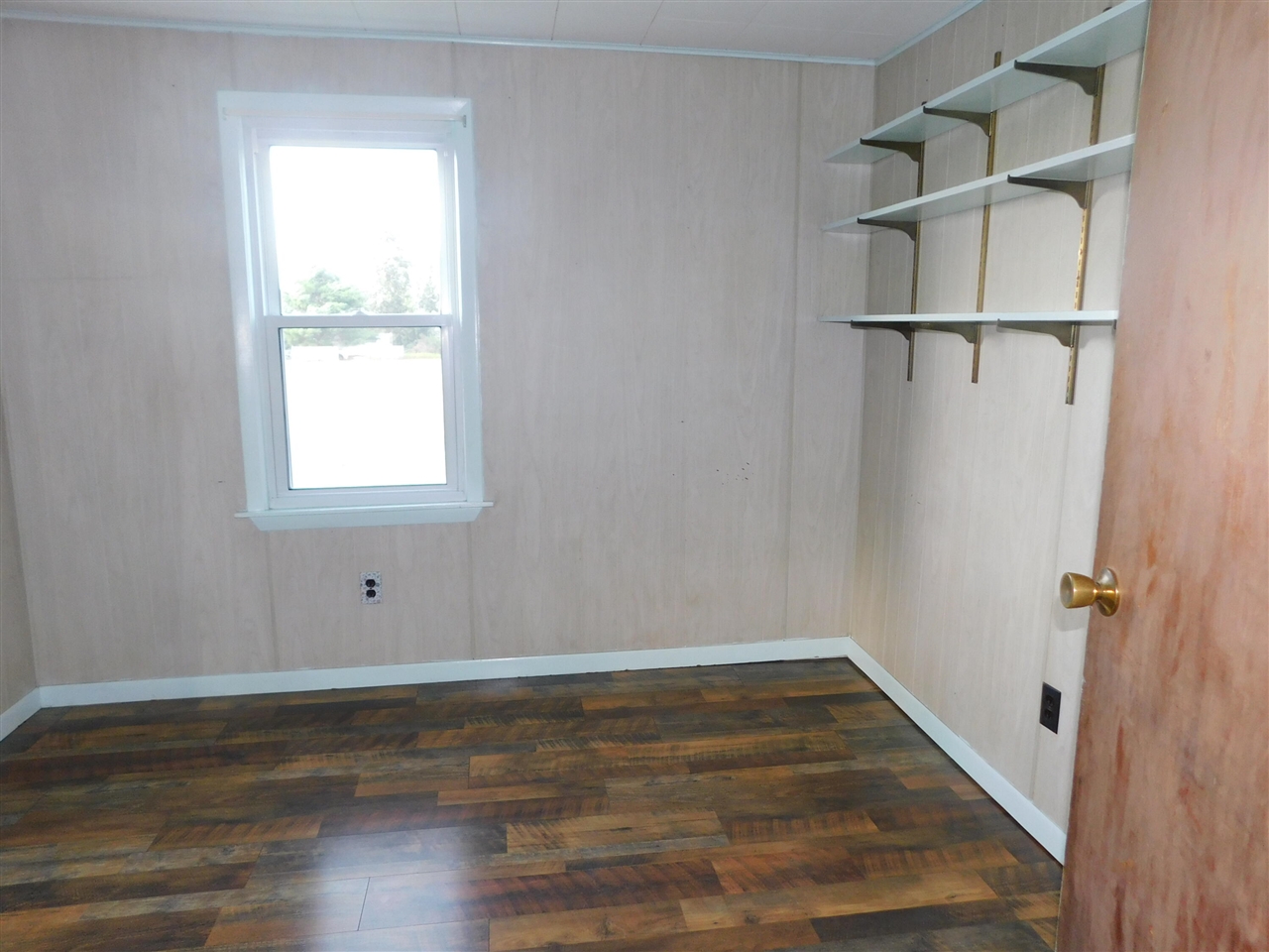 489 S Catalpa Avenue Property Photo 13