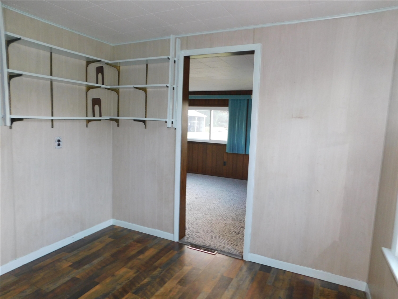 489 S Catalpa Avenue Property Photo 14