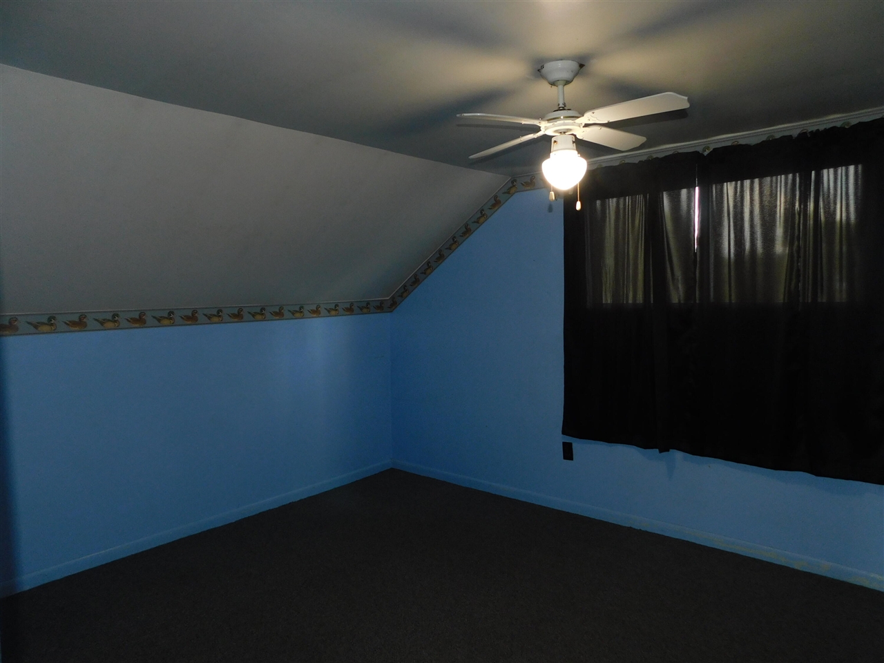 489 S Catalpa Avenue Property Photo 18