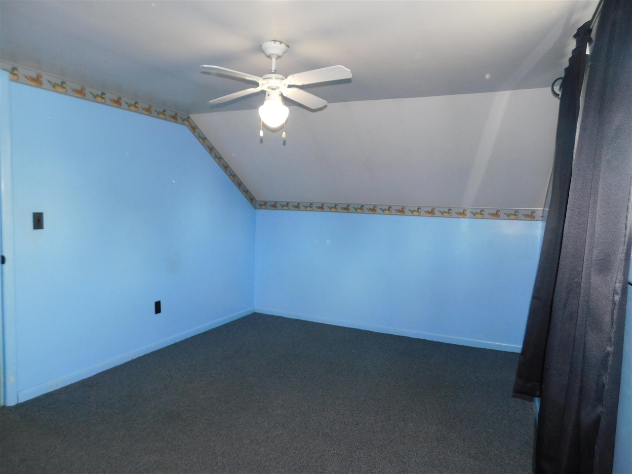 489 S Catalpa Avenue Property Photo 19