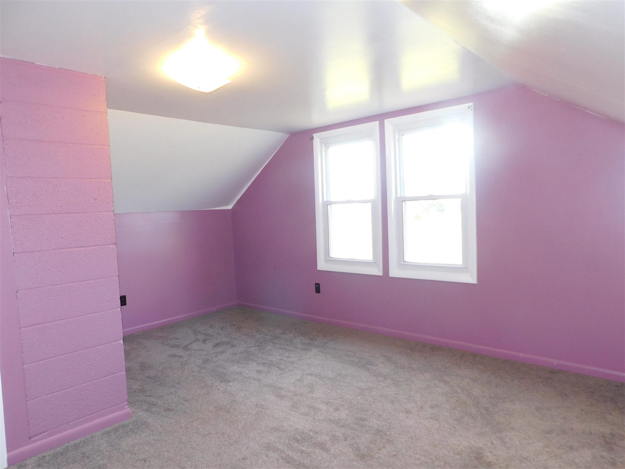 489 S Catalpa Avenue Property Photo 22