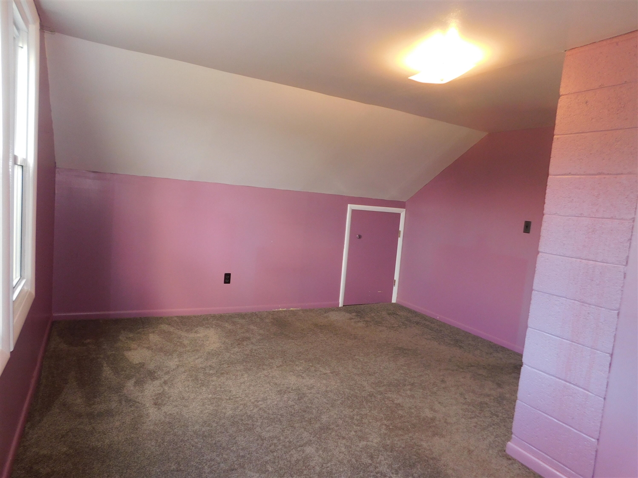 489 S Catalpa Avenue Property Photo 23