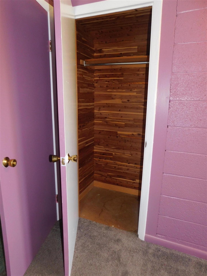 489 S Catalpa Avenue Property Photo 24