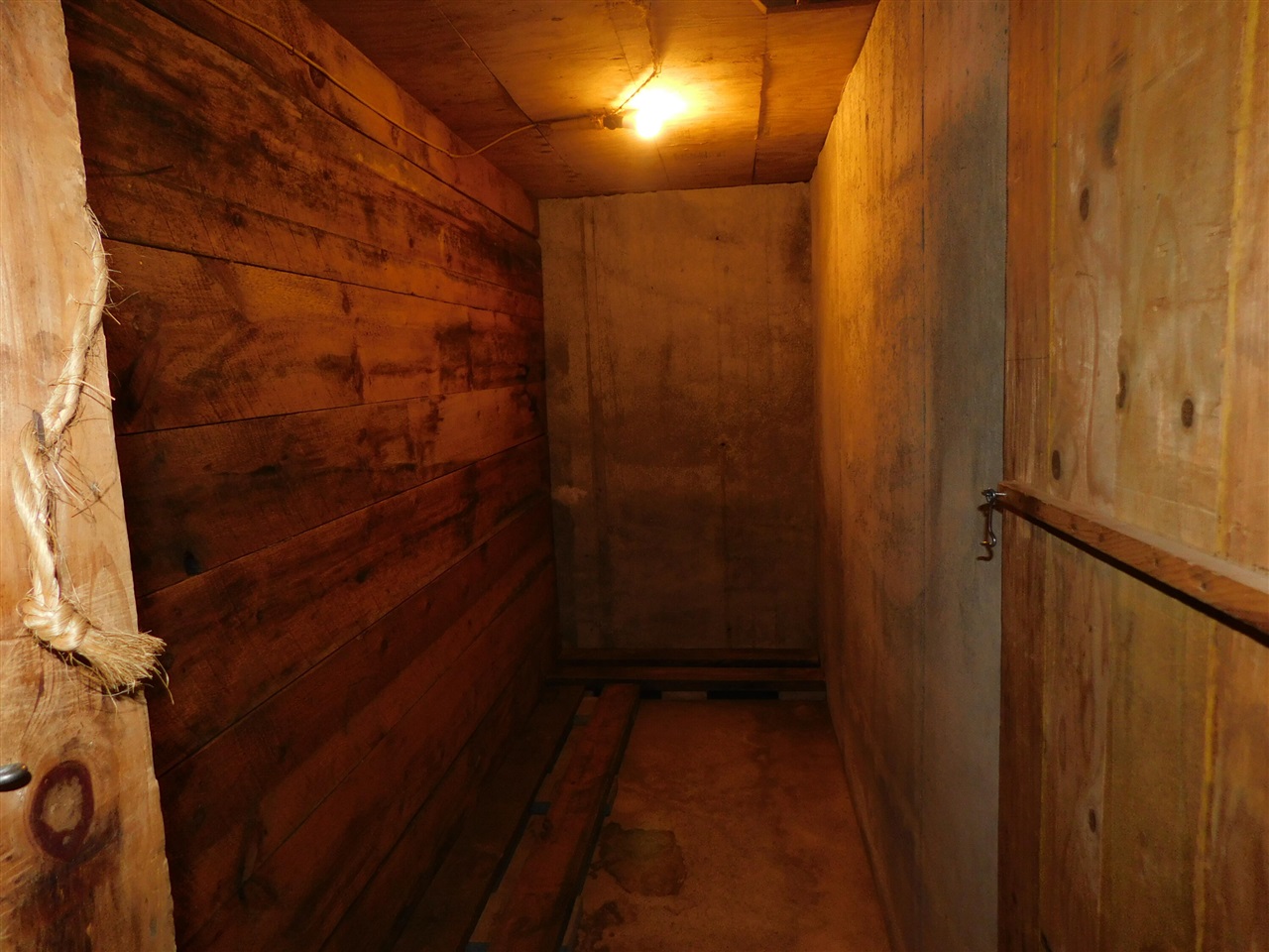 489 S Catalpa Avenue Property Photo 25