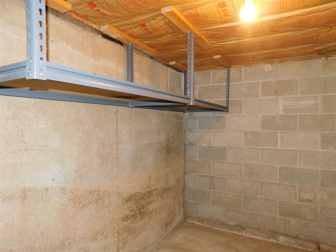 489 S Catalpa Avenue Property Photo 26